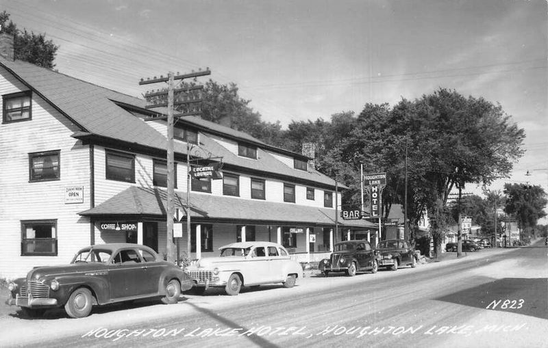 Houghton Lake Hotel (Houghton Lake Tavern) - Historical Photo